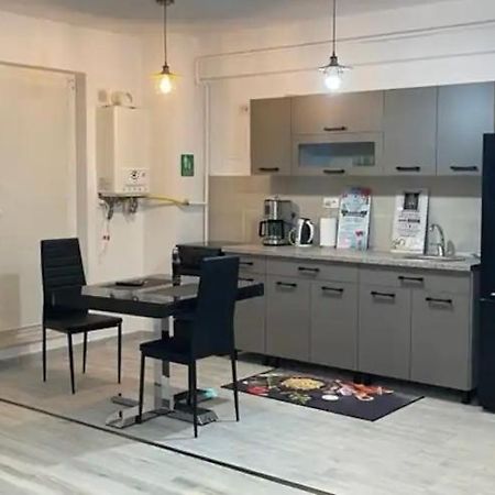 Apartament Intr-O Zona Rezidentiala Linistita Яш Екстериор снимка