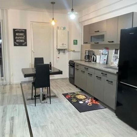 Apartament Intr-O Zona Rezidentiala Linistita Яш Екстериор снимка